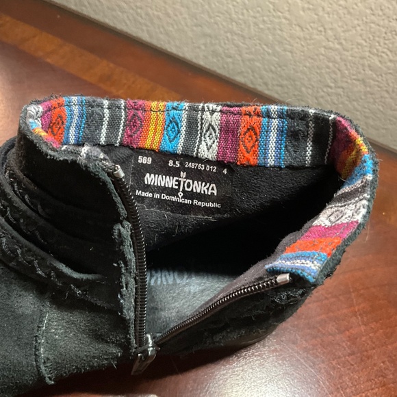 Minnetonka moccasin black bootie SZ 8.5.  Zippers, buckles, braids. Cushy sole. - Picture 4 of 5